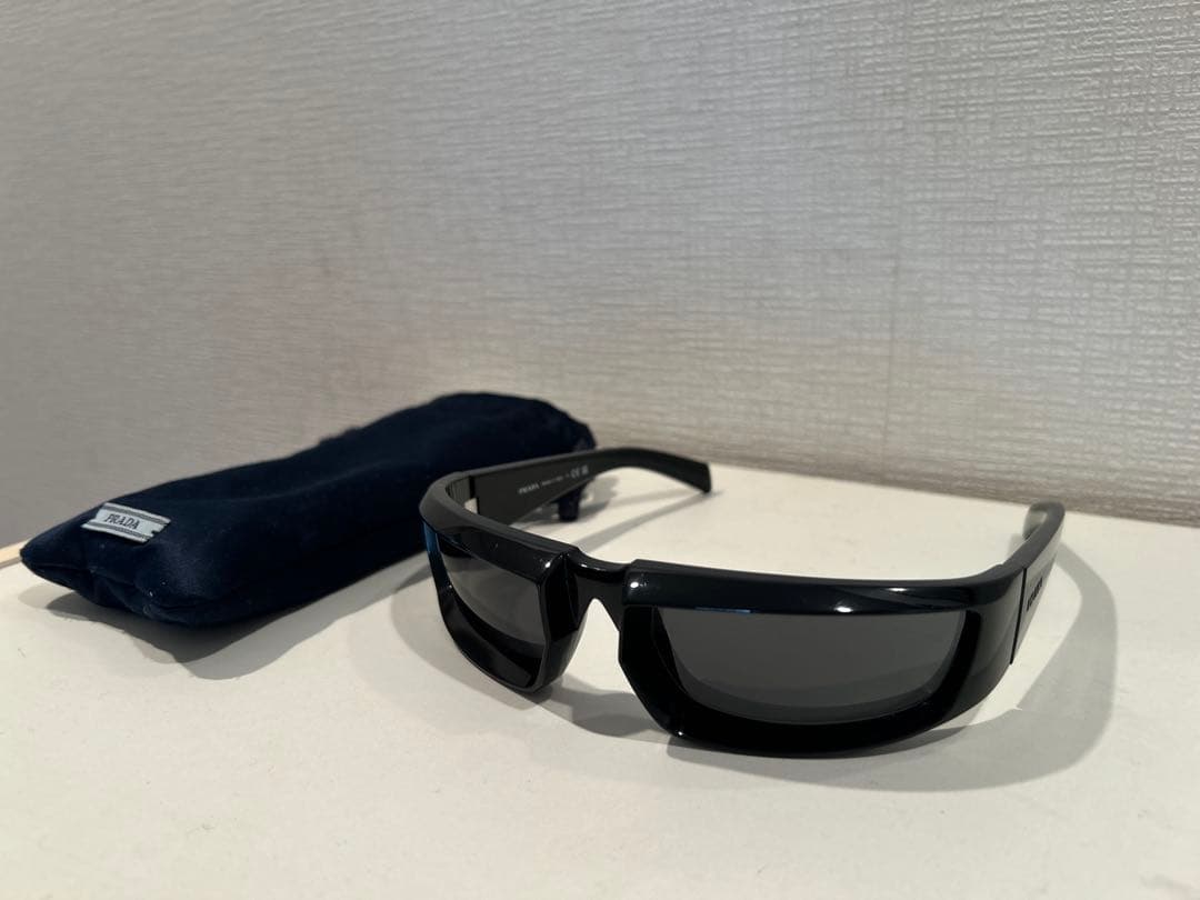 PRADA RUNWAYサングラス ケース付き