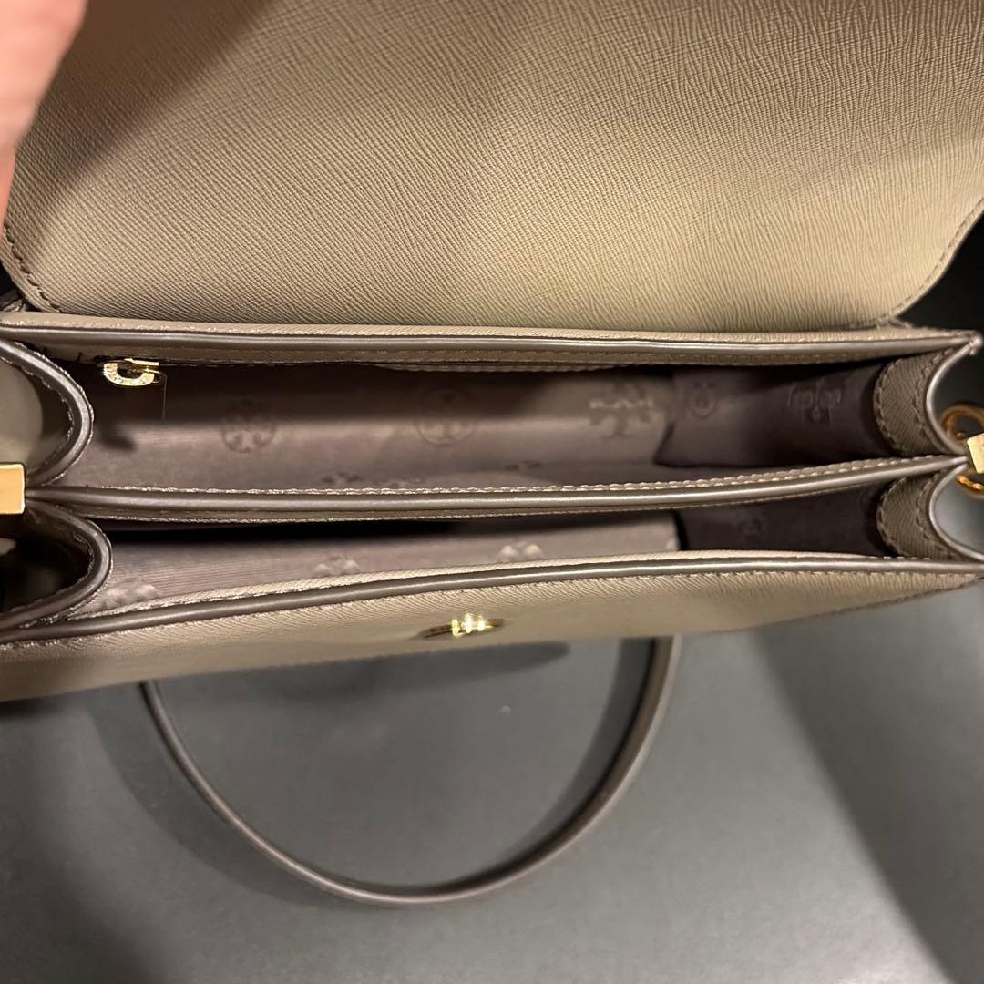 トリーバーチ　グレージュ　ショルダーバッグ　ゴールドチェーン