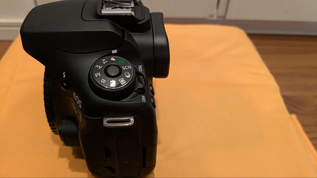 Canon EOS 90D ボディ バッテリー・チャージャー・ストラップ・説明書