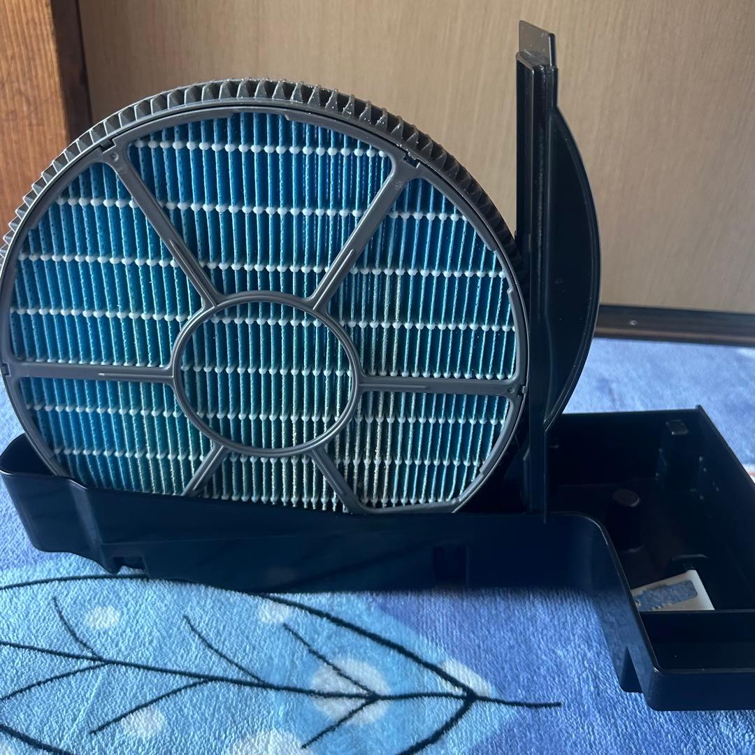 【美品】シャープ 除湿機 兼 加湿空気清浄機 KC-HD70-W