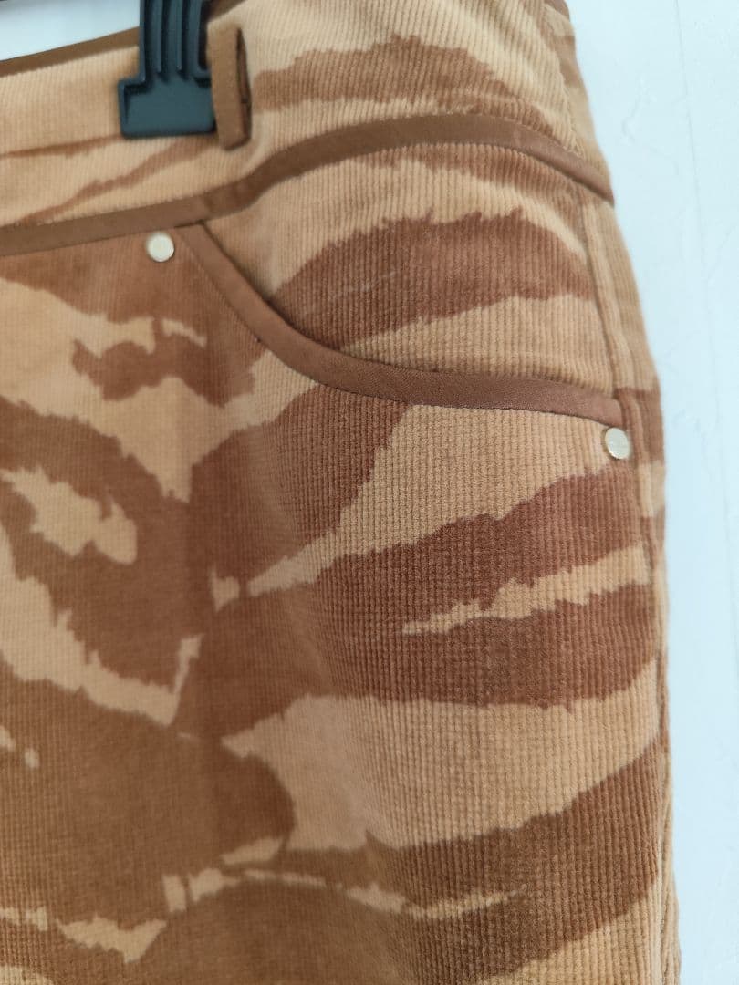 未使用　VALENTINOヴァレンティノコーデュロイ　size６　アニマル柄