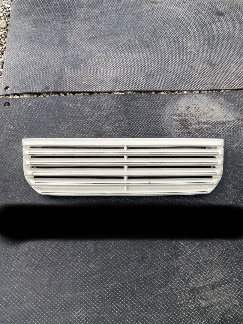 N-BOX シルクブレイズ　ホワイト　フロントグリル