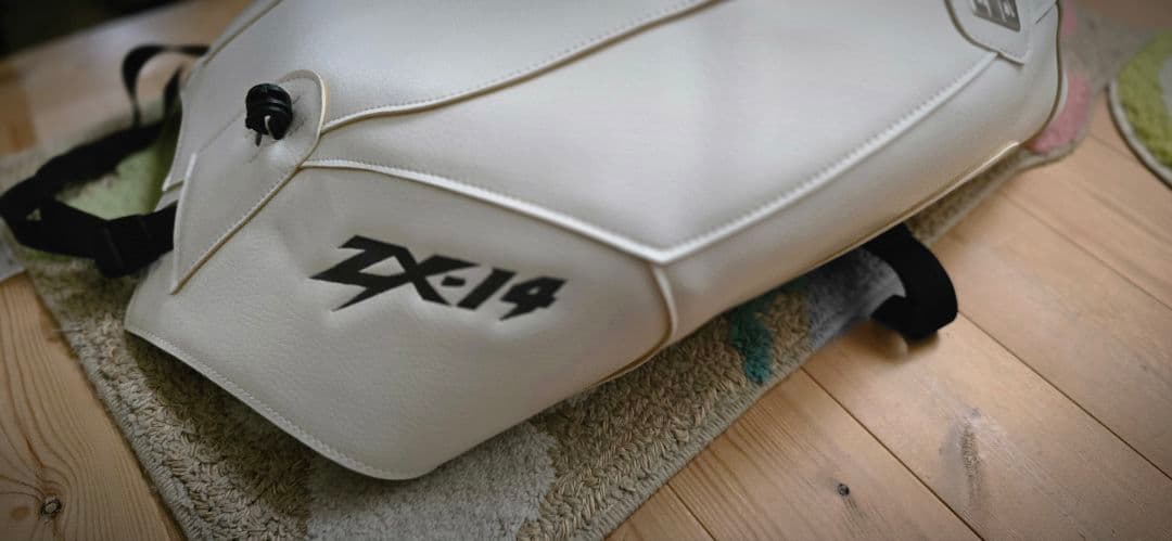 カワサキ　ＺＸ１４　バグスタータンクカバー　ホワイト中古