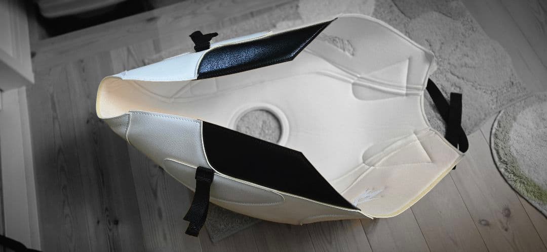 カワサキ　ＺＸ１４　バグスタータンクカバー　ホワイト中古