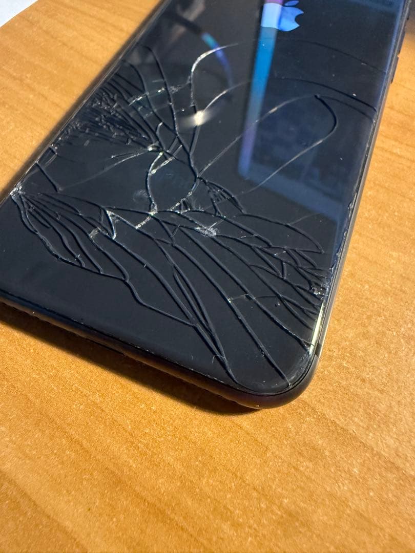 Apple iPhone 8 スペースグレー 本体　256GB 裏面ヒビ有り