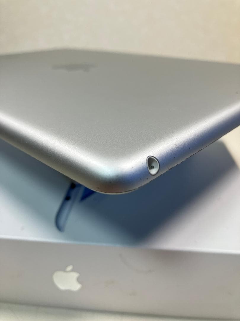 iPad 第9世代　256GB シルバー　Wi-Fiモデル カバーガラスつき