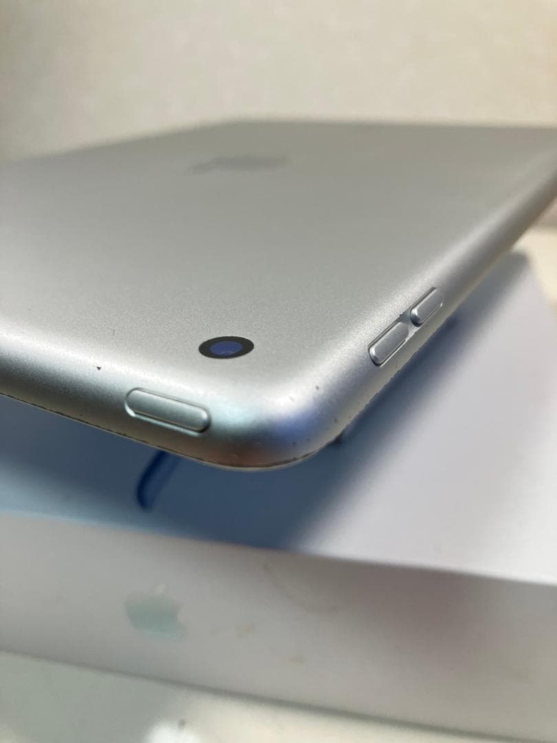 iPad 第9世代　256GB シルバー　Wi-Fiモデル カバーガラスつき