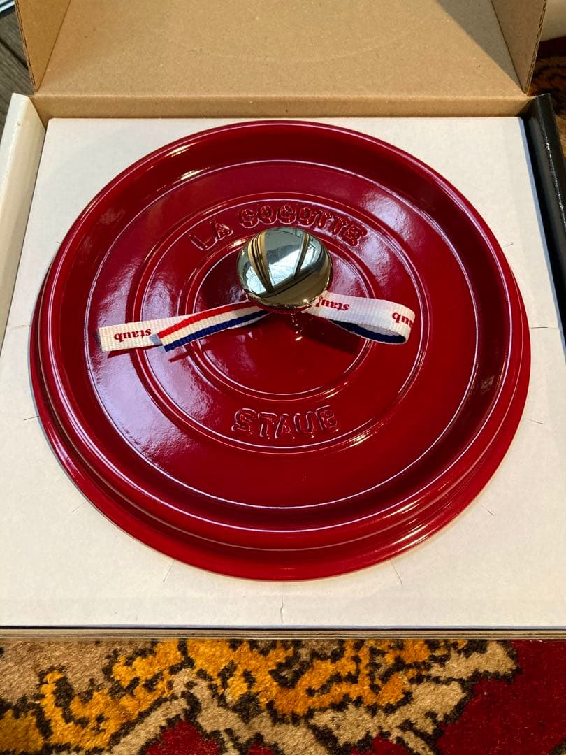 Staubストウブ　ピコココットラウンド　22cm 限定色ボルドーシリアル番号入