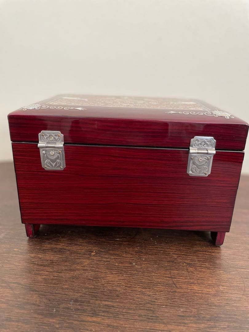 うさぎと蝶模様　貝殻細工　螺鈿 螺鈿細工 漆器　宝石箱 ジュエリーボックス