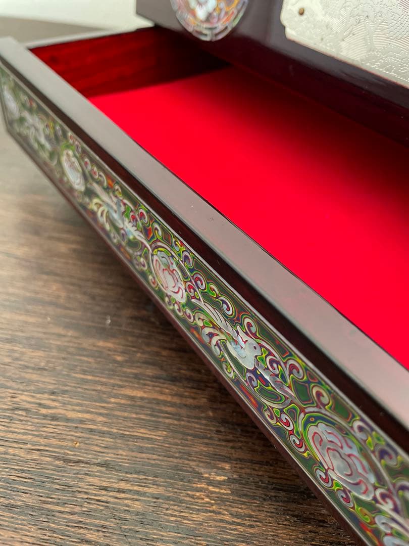 うさぎと蝶模様　貝殻細工　螺鈿 螺鈿細工 漆器　宝石箱 ジュエリーボックス