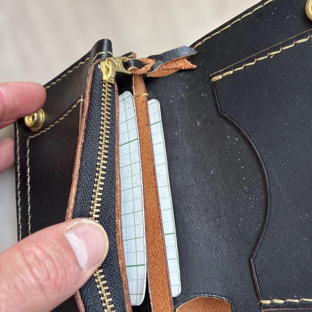 【茶芯ブラック】トラッカーウォレット　ミドル　真鍮　お札を折らずに収納　タイプA