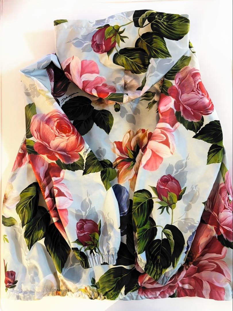 ドルチェアンドガッパーナチルドレン 花柄パーカー大人も着用可！