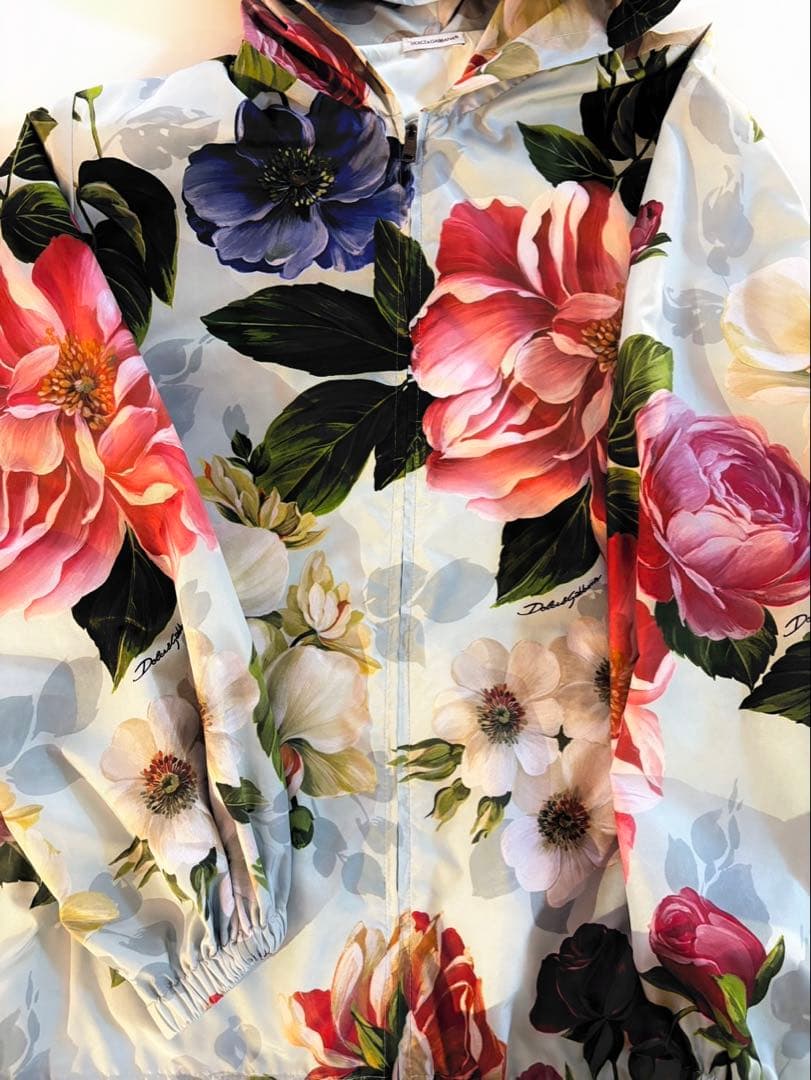 ドルチェアンドガッパーナチルドレン 花柄パーカー大人も着用可！