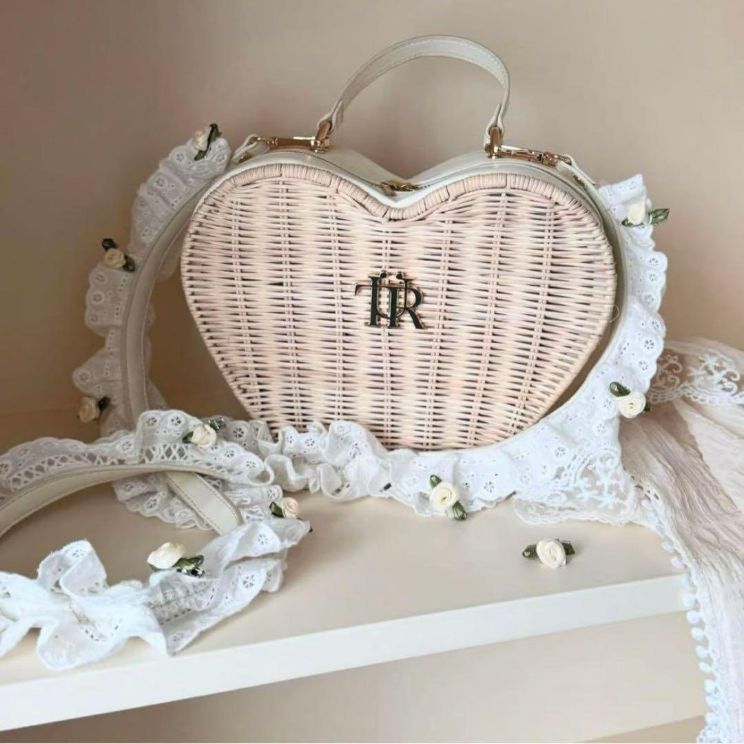 バッグ treat urself Love summer basket bag