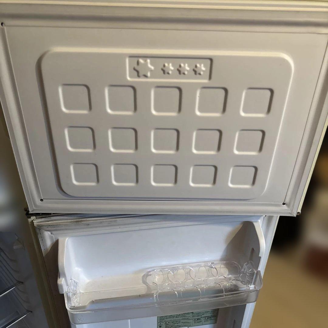 レトロデザイン　ノンフロン冷凍冷蔵庫　１１４ℓ PRR-122Ｄ-Ｗ