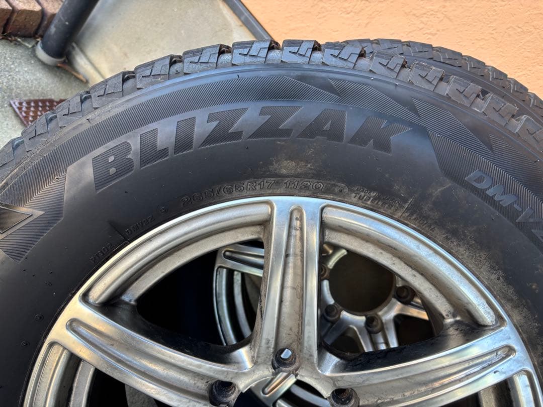 BLIZZAK DM-V2 タイヤセット 17インチ ホイール付き