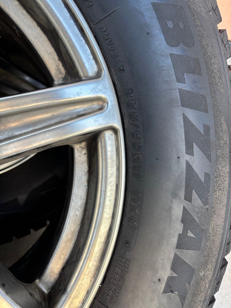 BLIZZAK DM-V2 タイヤセット 17インチ ホイール付き