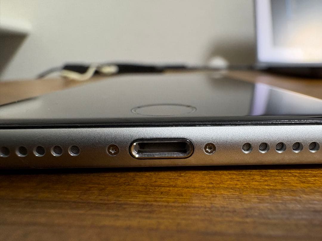 iPhoneSE 第２世代 128GB MXD12J/A