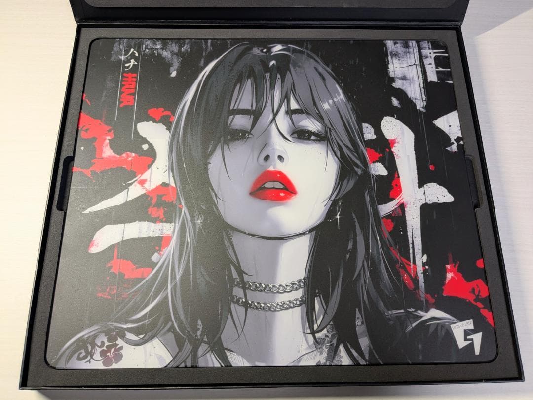 マウス・トラックボール GLSSWRKS Hana Premium Glass Mousepad