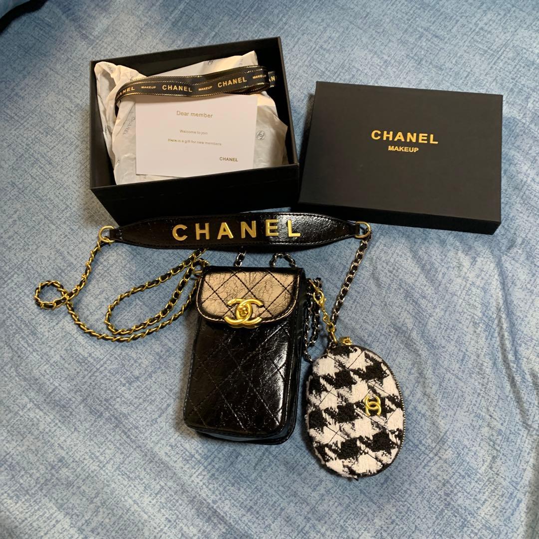 CHANEL ノベルティ　スマホショルダー＆ケース
