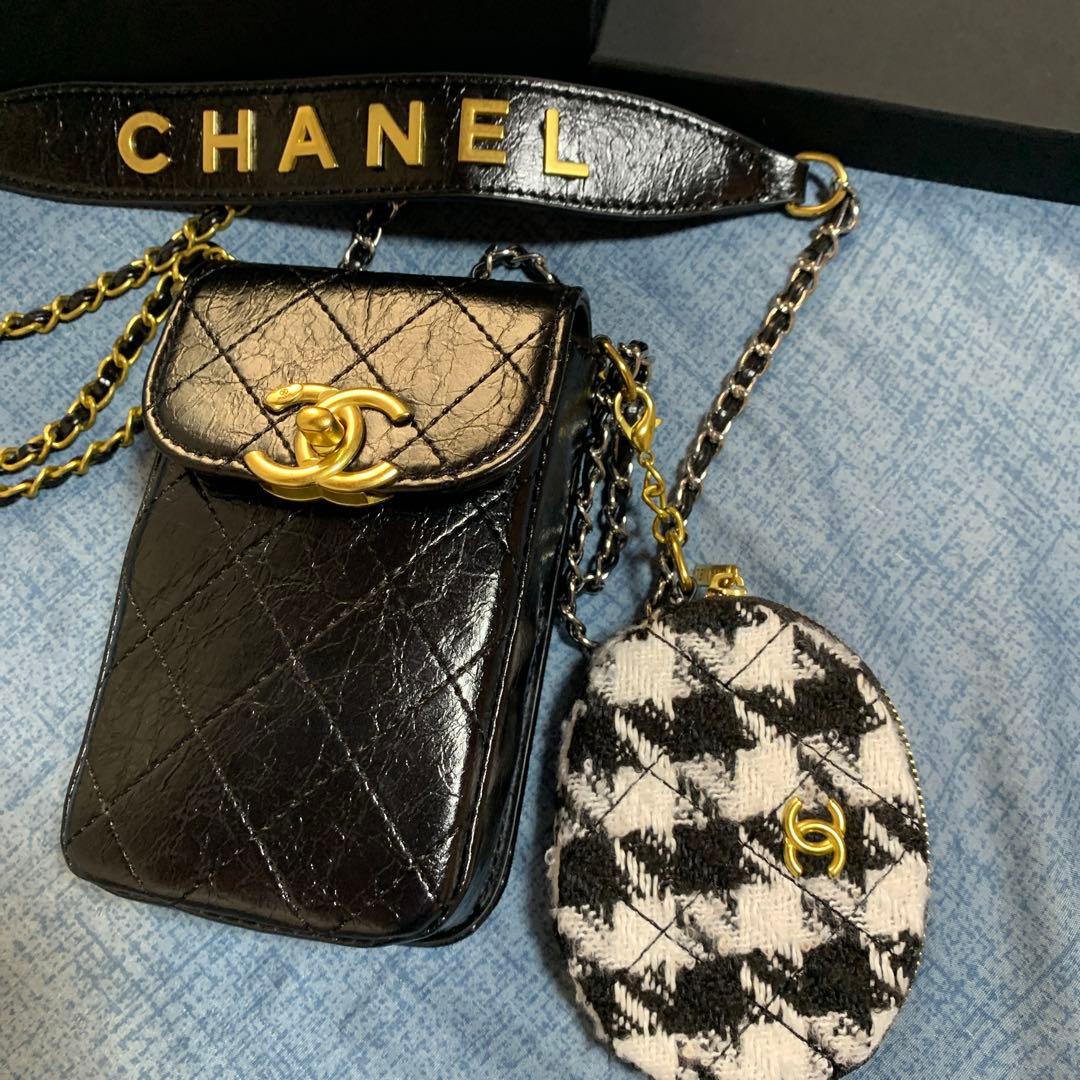 CHANEL ノベルティ　スマホショルダー＆ケース