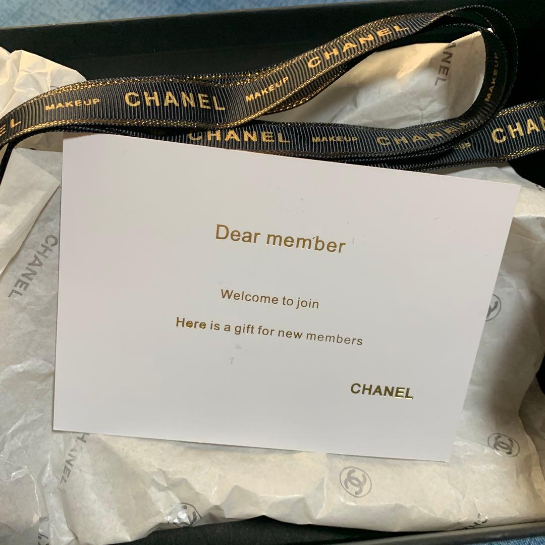 CHANEL ノベルティ　スマホショルダー＆ケース