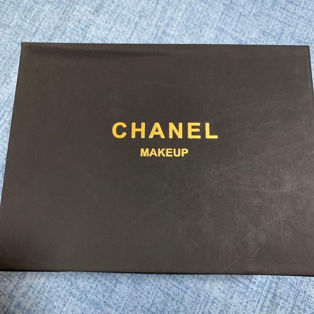 CHANEL ノベルティ　スマホショルダー＆ケース