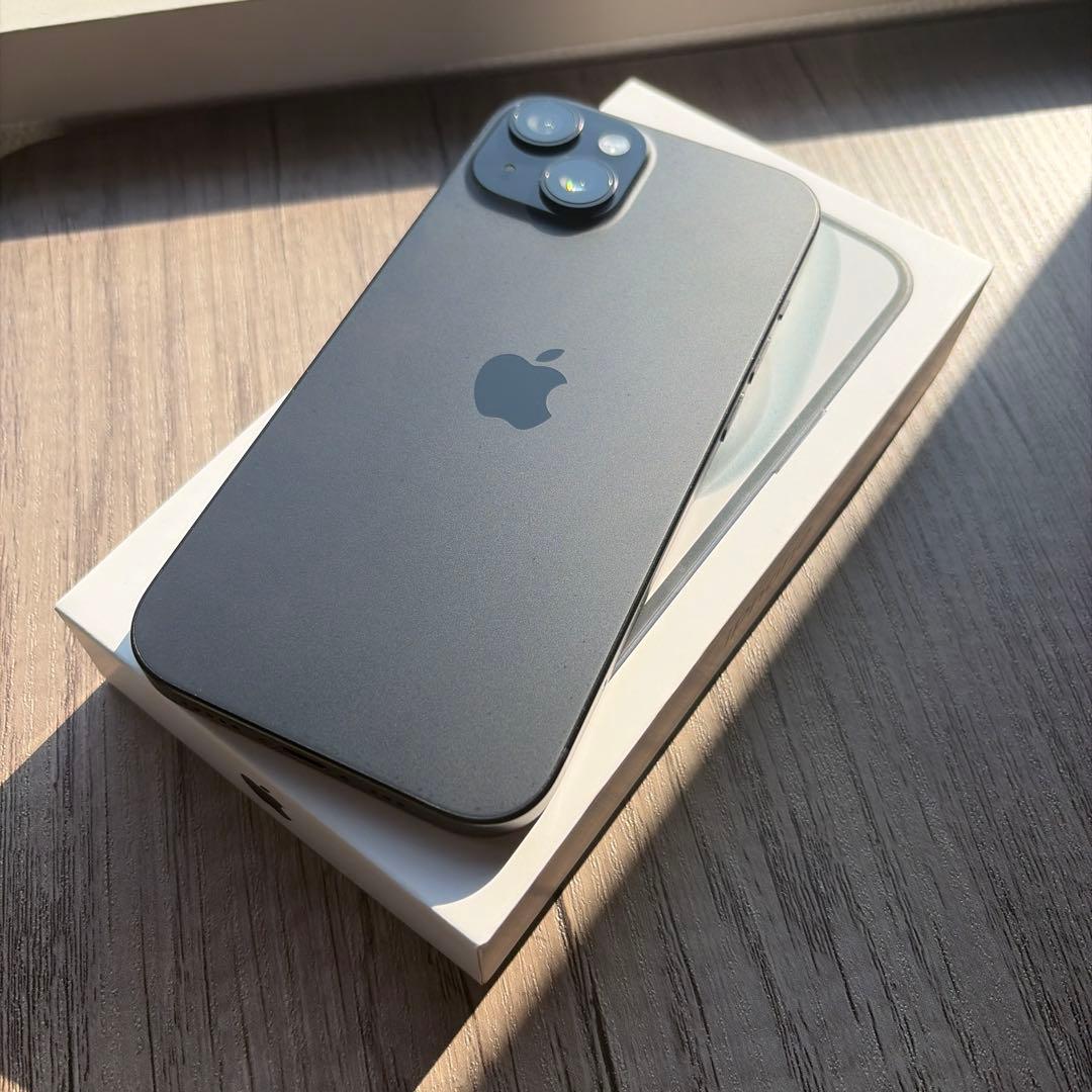 A*A様 iPhone 15 256GB ブラック SIMフリー 本体美品 箱付