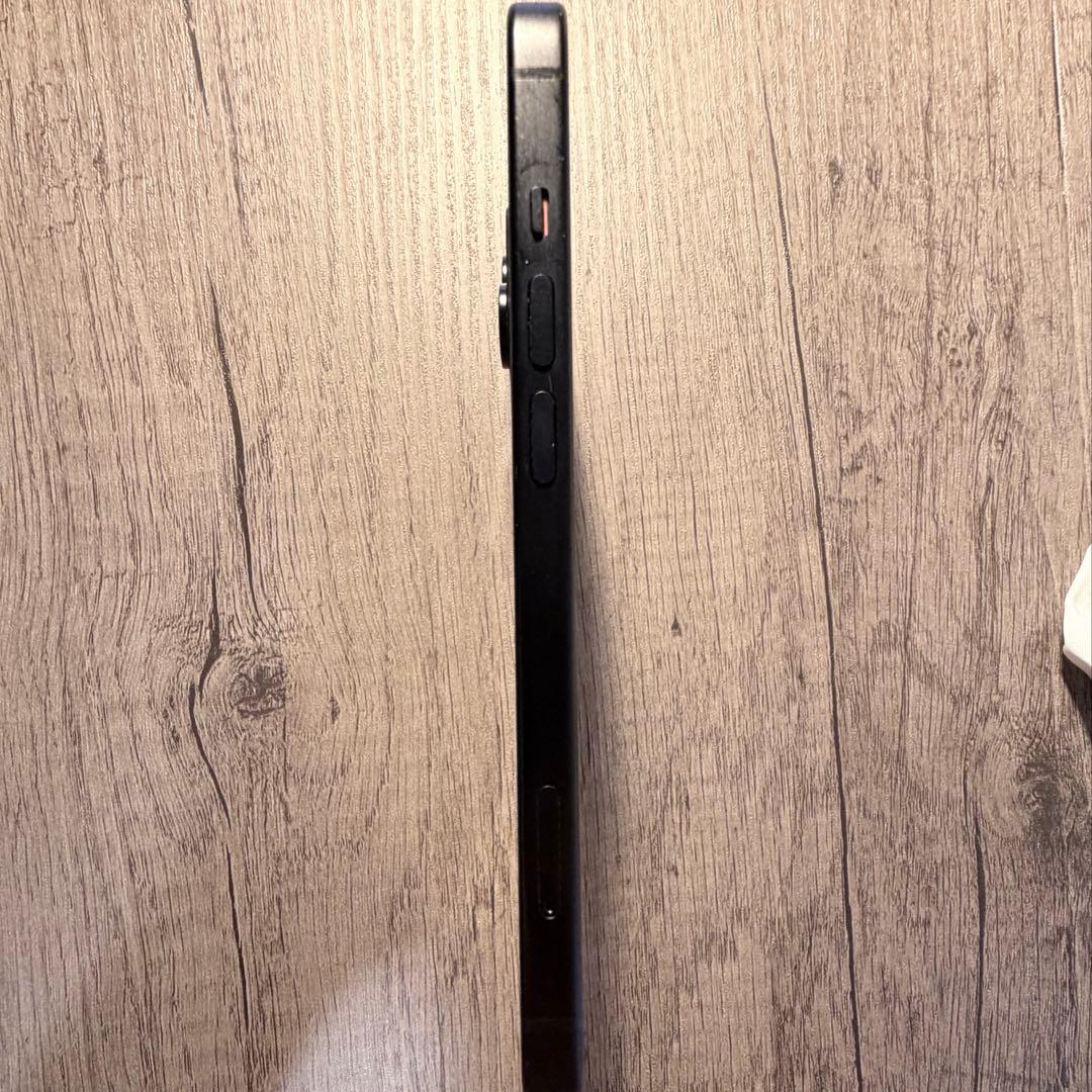 A*A様 iPhone 15 256GB ブラック SIMフリー 本体美品 箱付