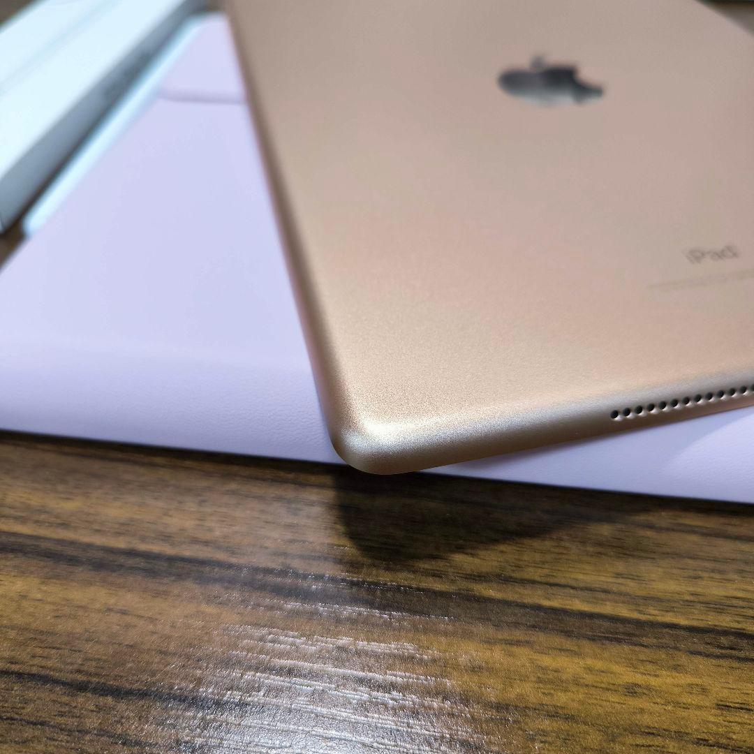 iPad 第6世代 Wi-Fi 128GB ケースとキーボード、タッチペン