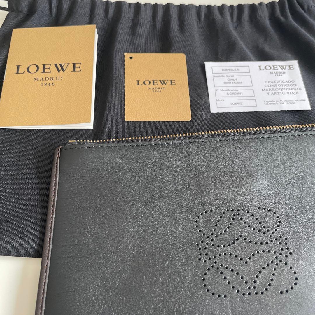 25日で掲載終了新品　LOEWE レザークラッチバック