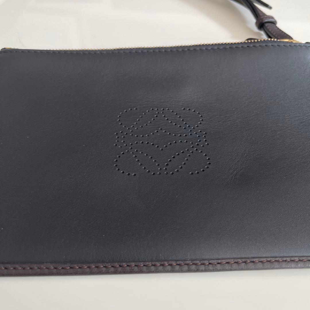 25日で掲載終了新品　LOEWE レザークラッチバック