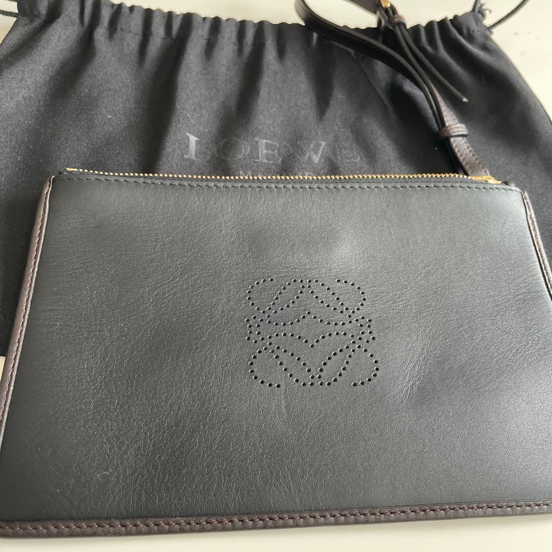 25日で掲載終了新品　LOEWE レザークラッチバック