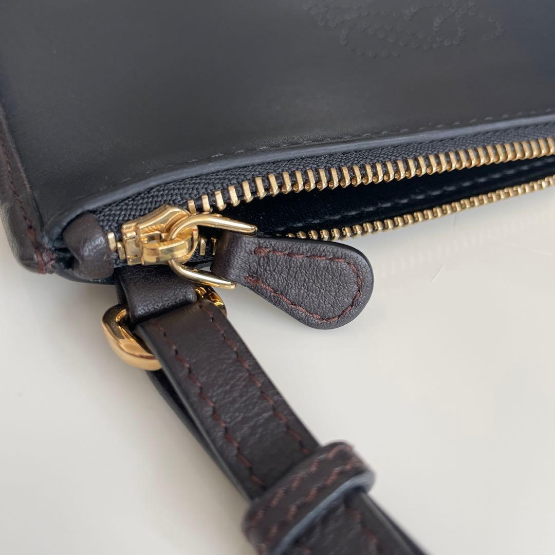 25日で掲載終了新品　LOEWE レザークラッチバック