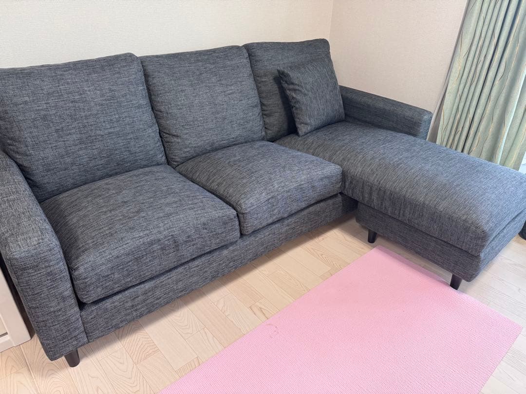 グレーのL字型ソファ