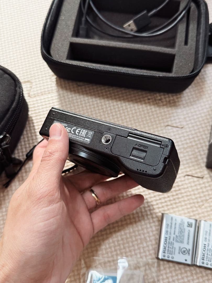 RICOH GR III コンパクトデジタルカメラ　フラッシュと多数おまけ