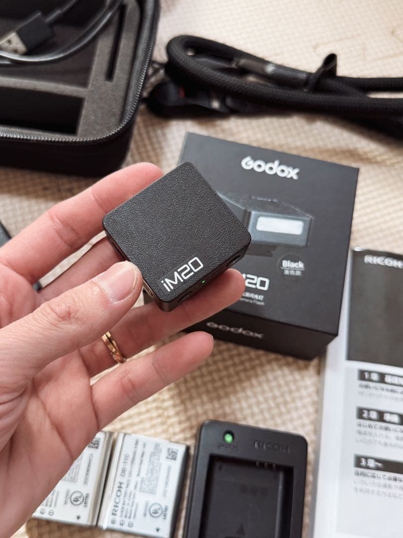 RICOH GR III コンパクトデジタルカメラ　フラッシュと多数おまけ