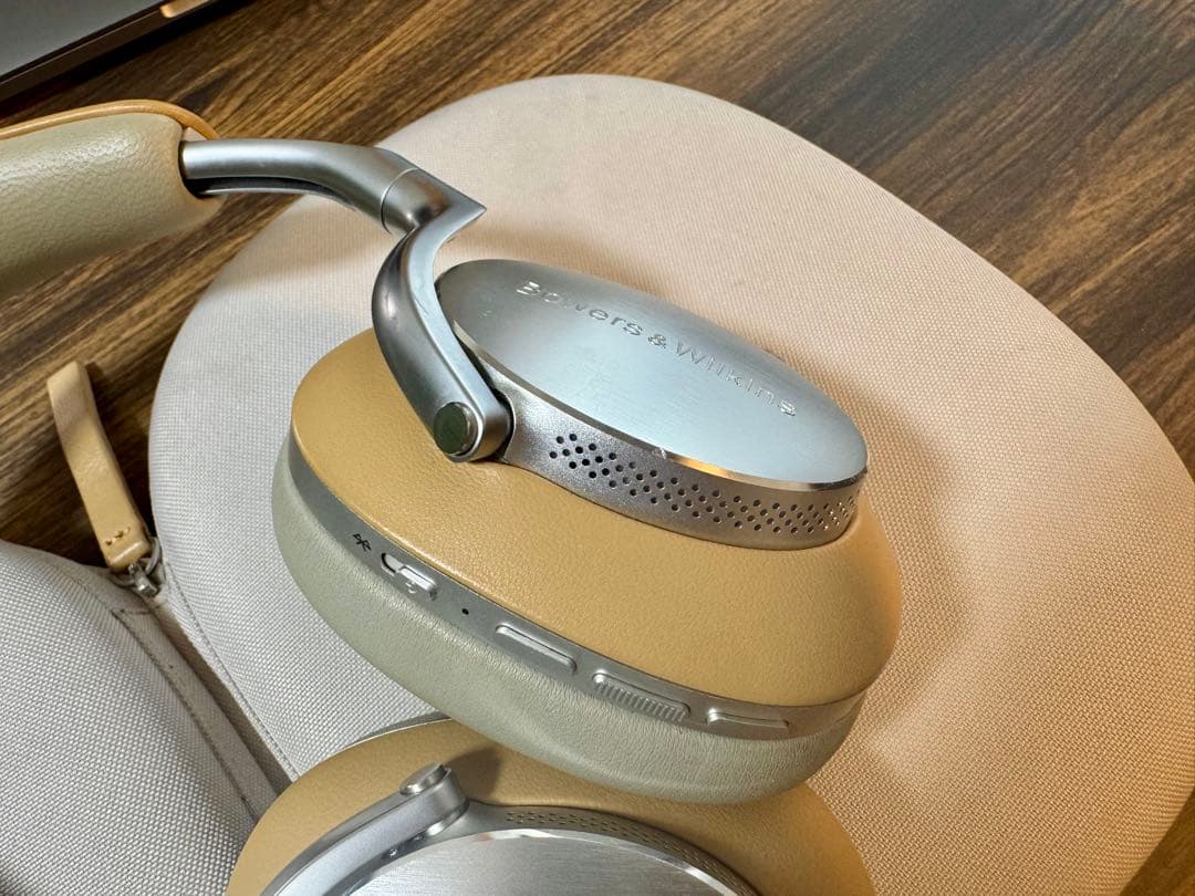 Bowers&Wilkins B&W Px8 タン