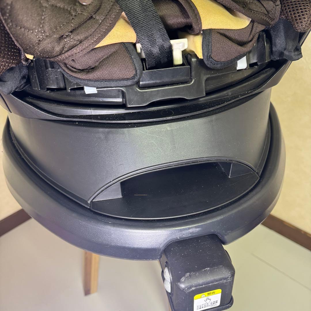 アップリカ フラディアグロウ ISOFIX ブラウン　チャイルドシート