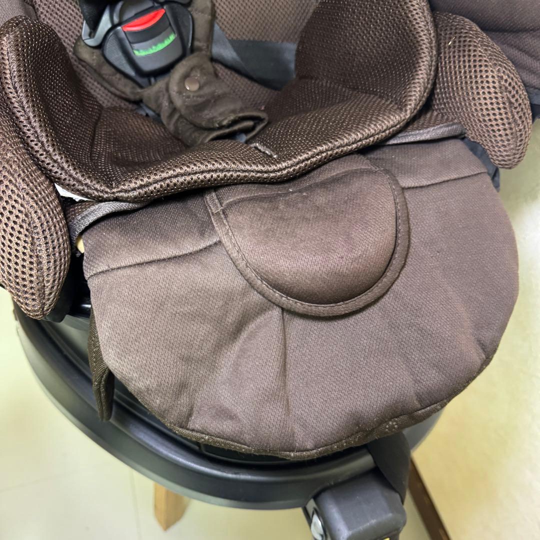 アップリカ フラディアグロウ ISOFIX ブラウン　チャイルドシート