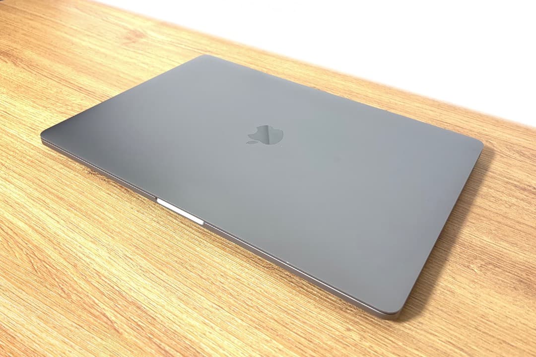 MacBook Pro 2018 15インチ i9 2.9GHz 16GBメモリ