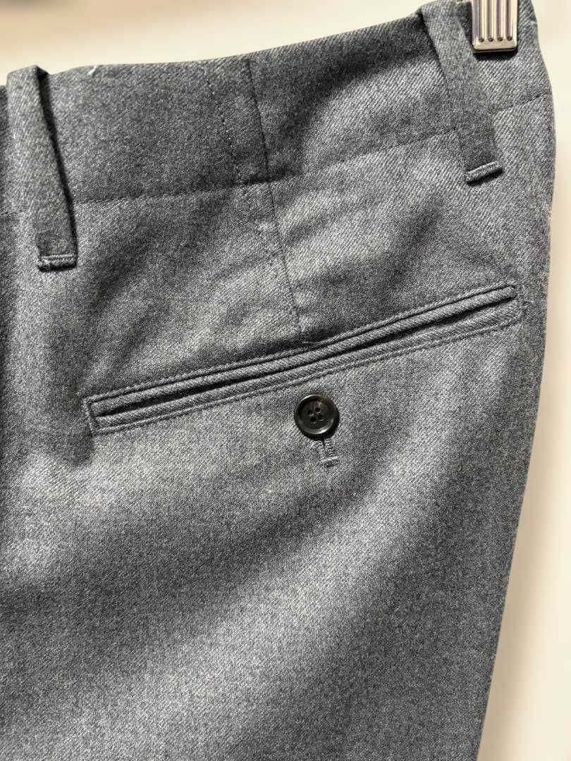 【新品未使用】STILL BY HAND ウール テーパードスラックス グレー