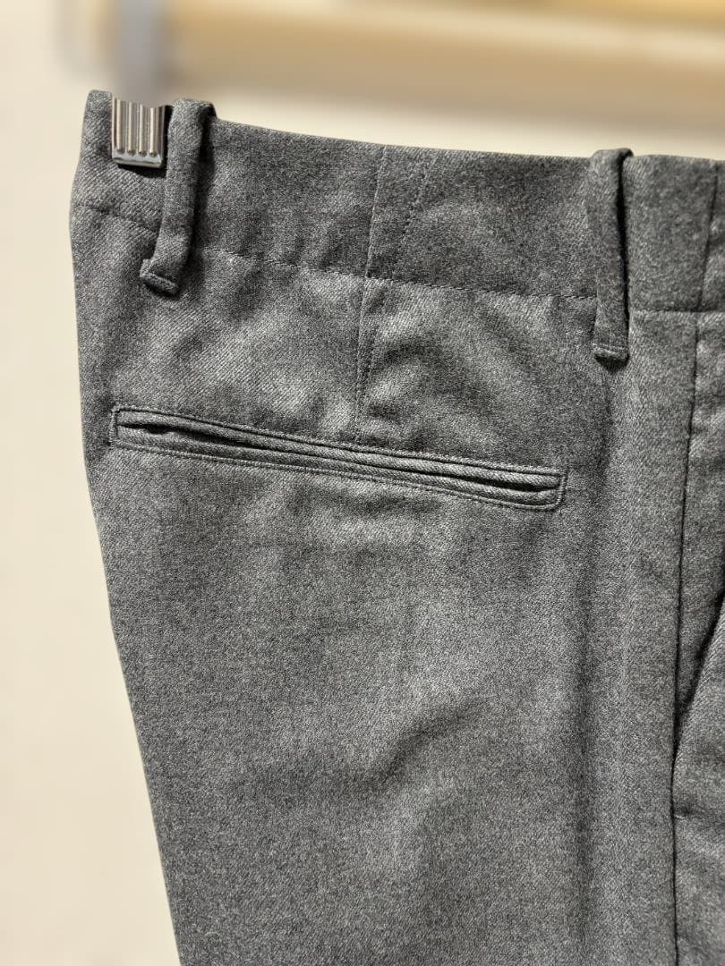 【新品未使用】STILL BY HAND ウール テーパードスラックス グレー