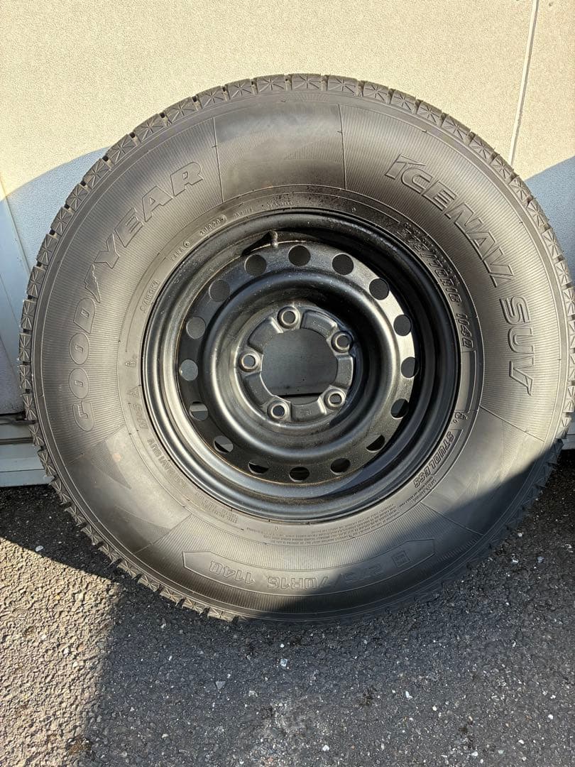 ランクル 100 スタッドレス　275.70.16 送料は着払いでお願いします。