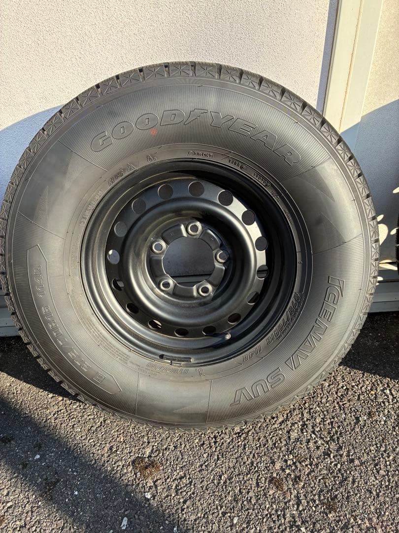 ランクル 100 スタッドレス　275.70.16 送料は着払いでお願いします。