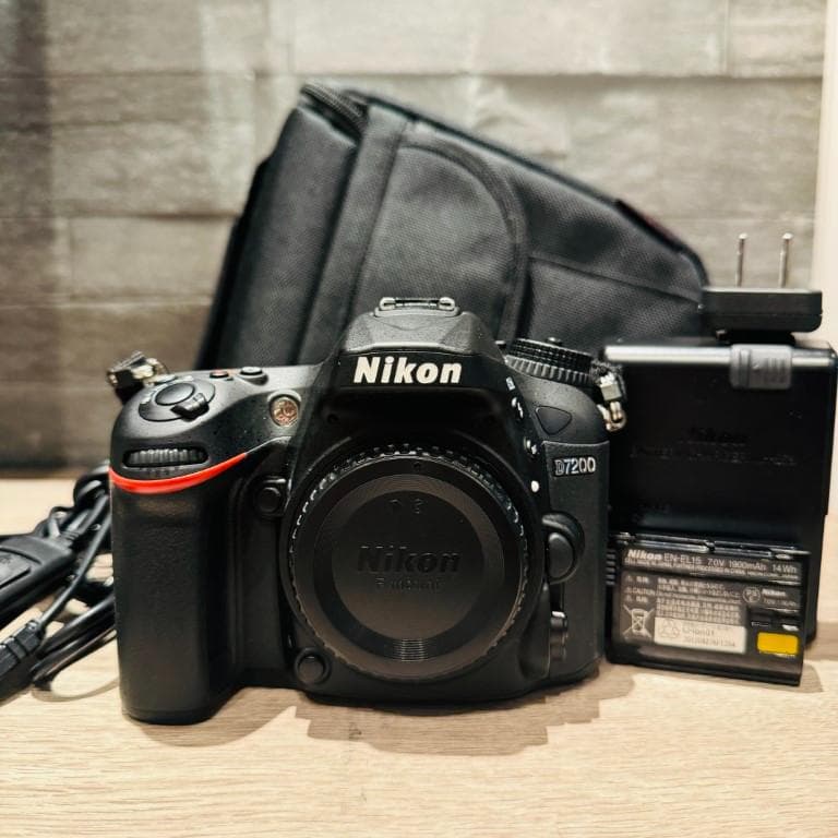 Nikon ニコンD7200 ボディ 純正充電器ほか シャッター回数894回