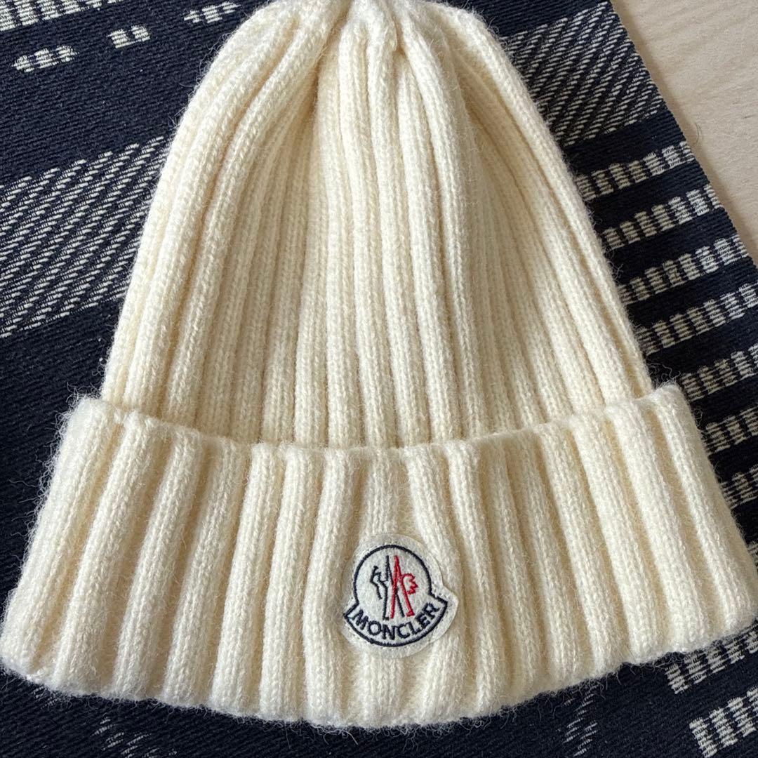 MONCLER クリーム色 ニット帽