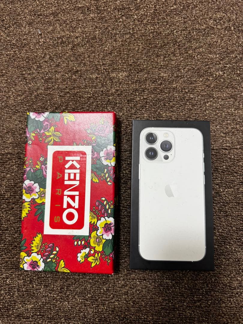 iPhone13pro silver 128gb ケンゾーケース付き