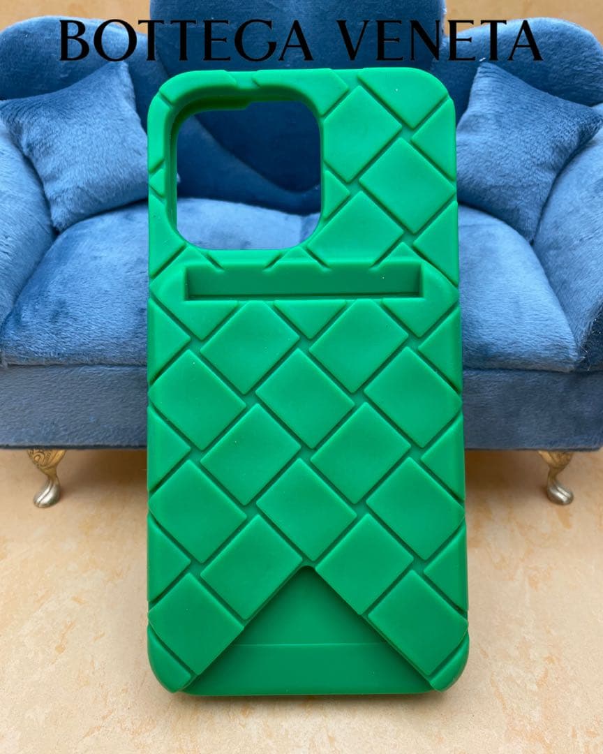 BOTTEGA VENETA ラバー　iPhone 15 Pro ケース