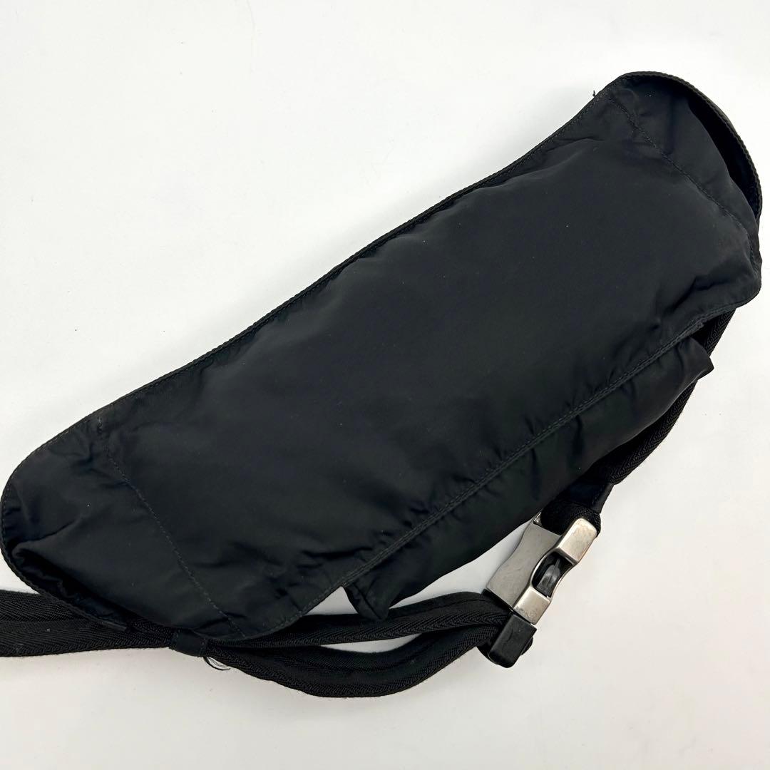 美品 プラダ 三角ロゴ ナイロン ブラック ウエストポーチ ボディバッグ
